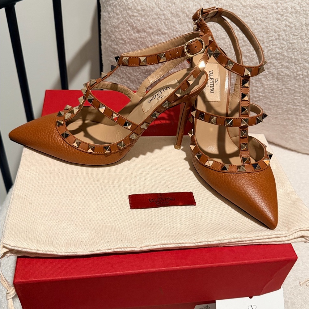 Valentino Garavani Tan Rockstud Heels